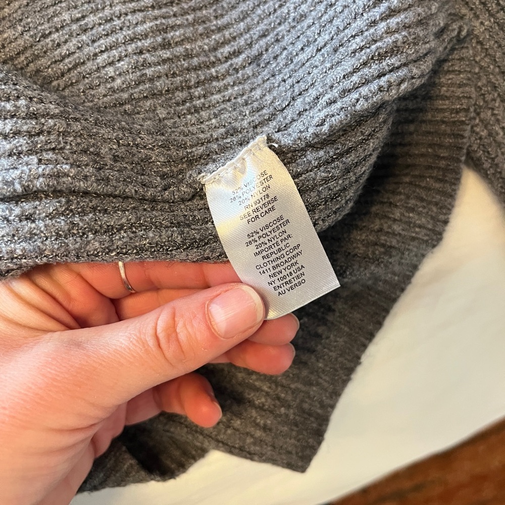 Tahari Ribbed Crewneck Sweater - Picture 5 of 6